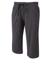 Astrid knee pant fr�n R�hnisch Sportswear. Trendig och bekv�m sweat pant i h�rligt mjukt bommulsmaterial. Res�r i midjan samt en praktist sn�rning.