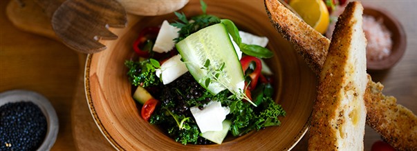 Belugasallad med fetaost och citron