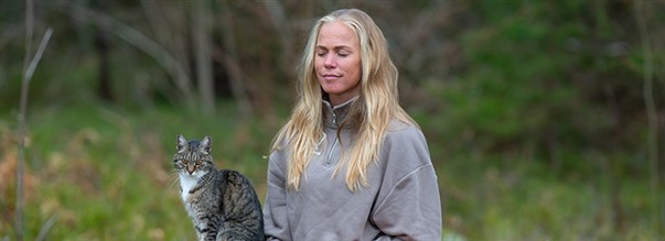 Meditera med kraft frn naturen - flj med Josefine Dyall!