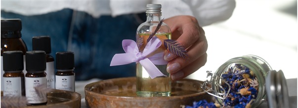 Gr din egen massageolja med eteriska oljor