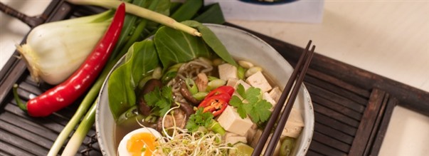 Ramen med sojamarinerad tofu, shiitake och gg