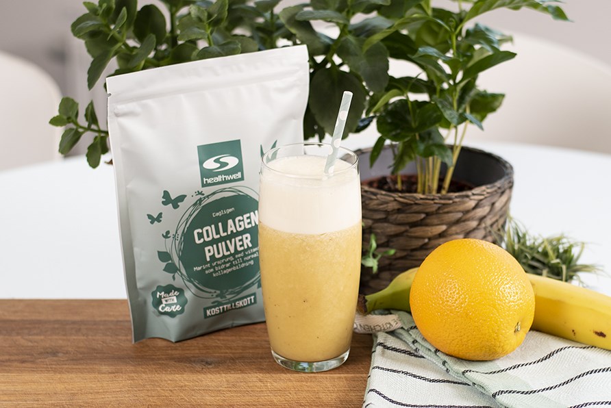 Smoothie med kollagen, apelsinjuice, kamomillte som serveras med sugr�r. 