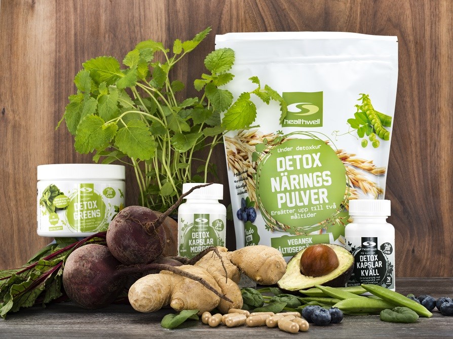 Bild p olika produkter frn vr detoxserie; Detox Greens, Detox Nringspulver, Detox Kapslar Morogn och Detox Kapslar Kvll.