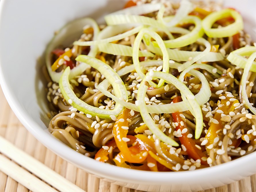 Dietnudlar med kyckling och ajvar.