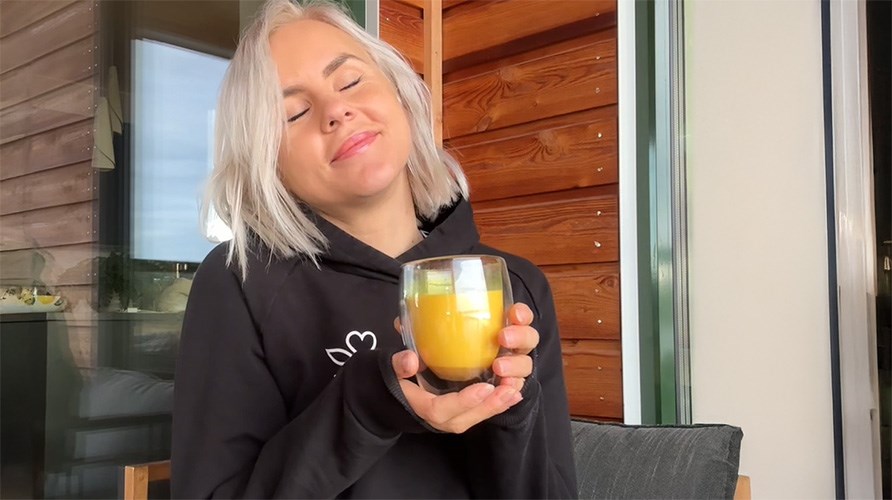 Susanna Jungblom dricker Golden Milk.