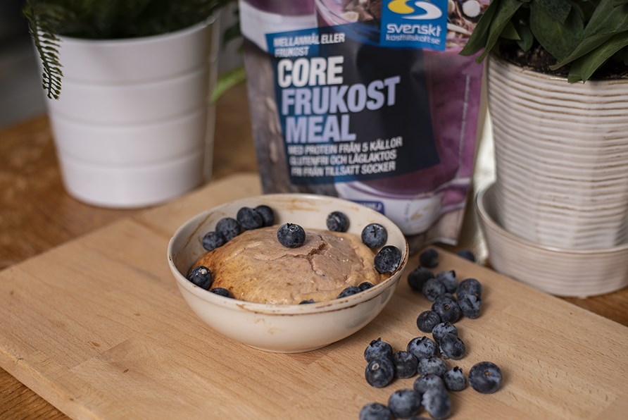 Ungsbakad grt med frska blbr.