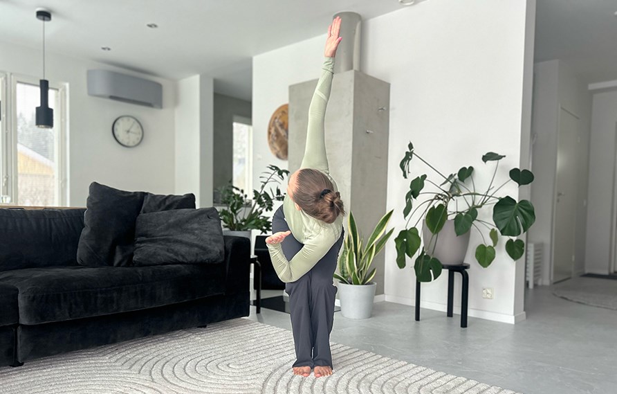 Susanna visar en vning fr kad rrlighet.