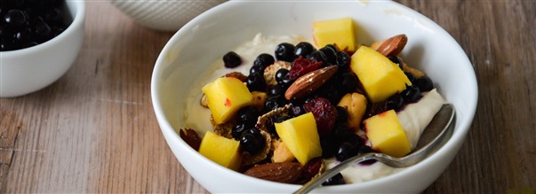Gr din egen yoghurtfrukost med topping