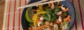 Vegansk wok med nudlar 