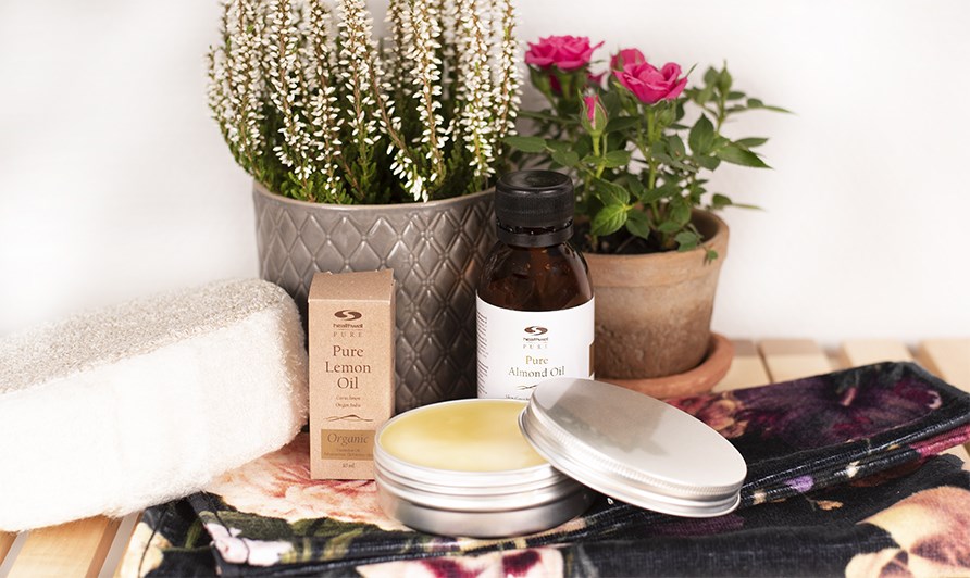 Pure oljor tillsammans med en hemmagjord hudsalva fr torr hud.