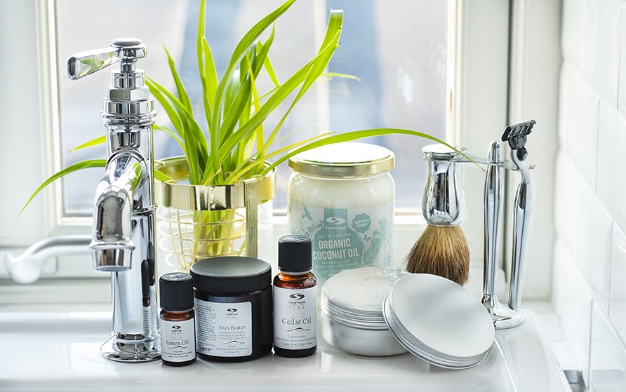 Hemmagjord rakkrm i badrum.