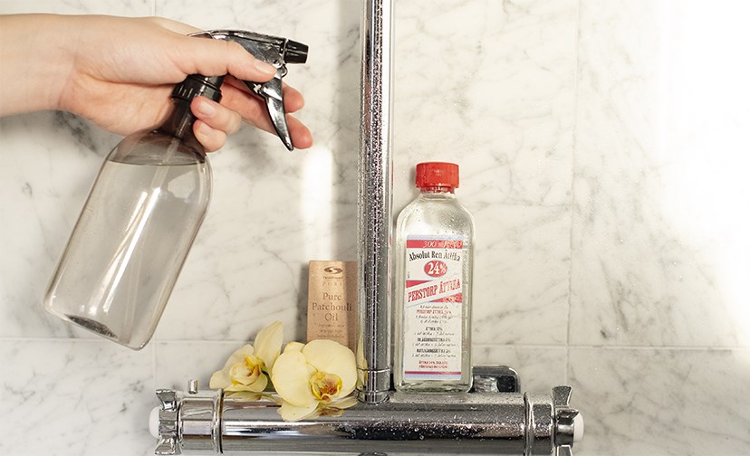 Rengringsspray med eterisk olja.