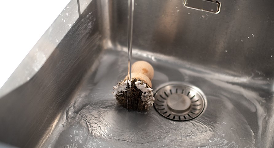 Anv�nd bikarbonat f�r att reng�ra diskhon.