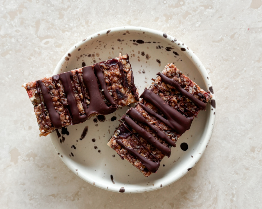 Tv frdiga superbars ligger i en skl, redo att tas. 